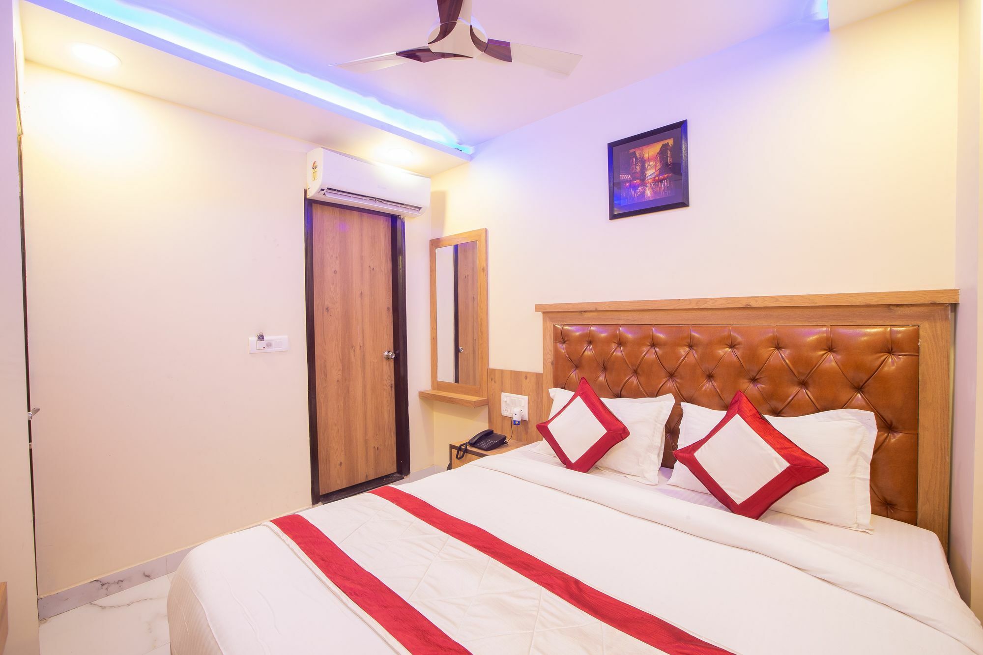 Hotel Sarthak Palace - By Pooja Hospitality New Delhi Eksteriør billede