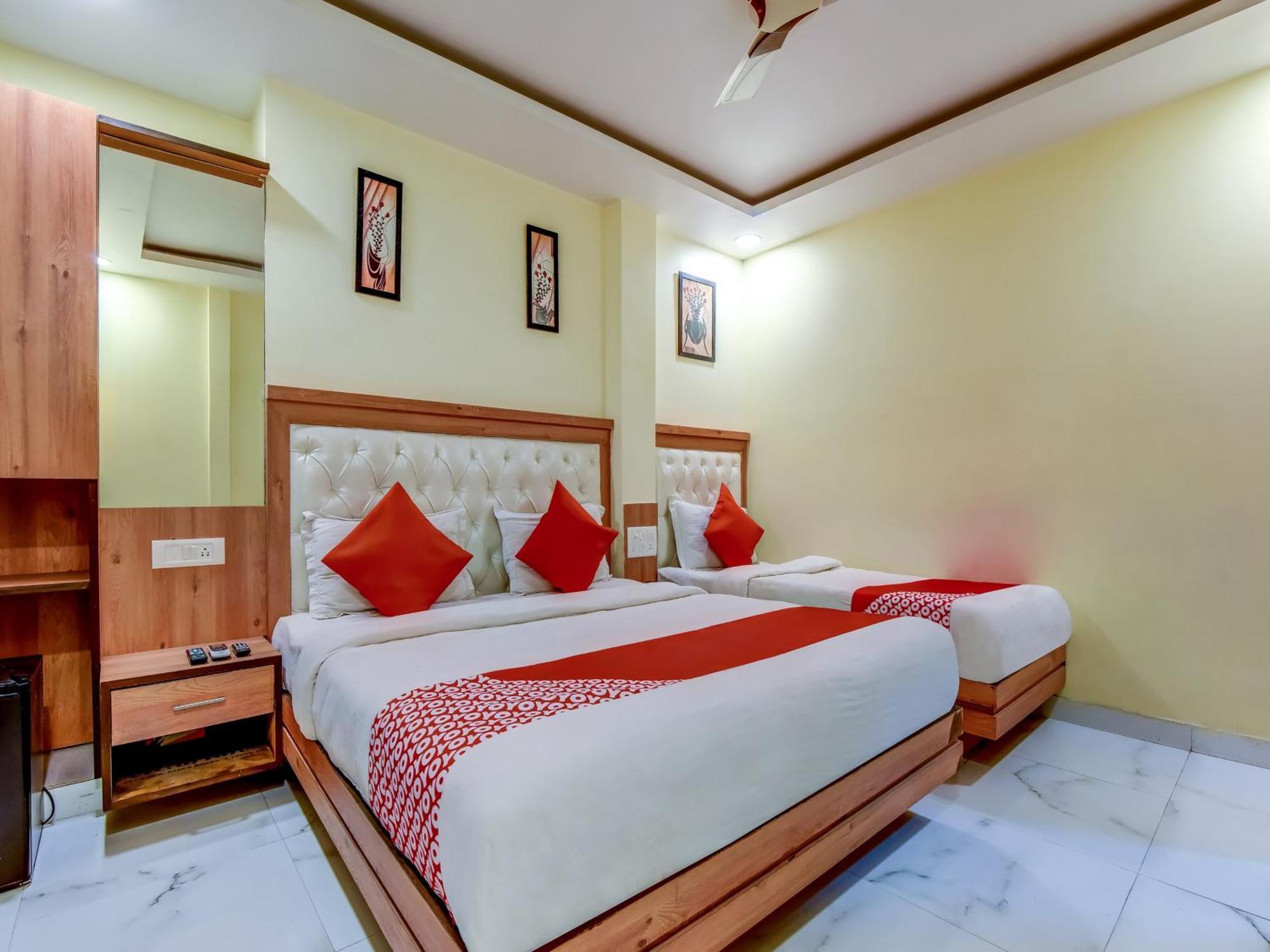 Hotel Sarthak Palace - By Pooja Hospitality New Delhi Eksteriør billede